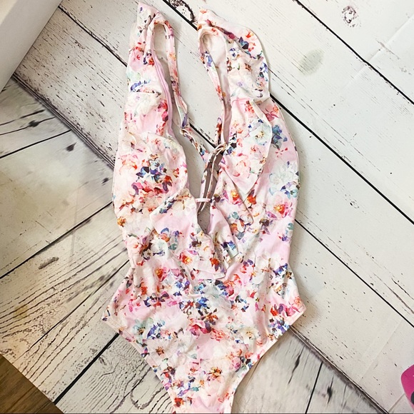 😎SOLD😎NWOT Bar III One-Piece Swimsuit - Picture 4 of 5